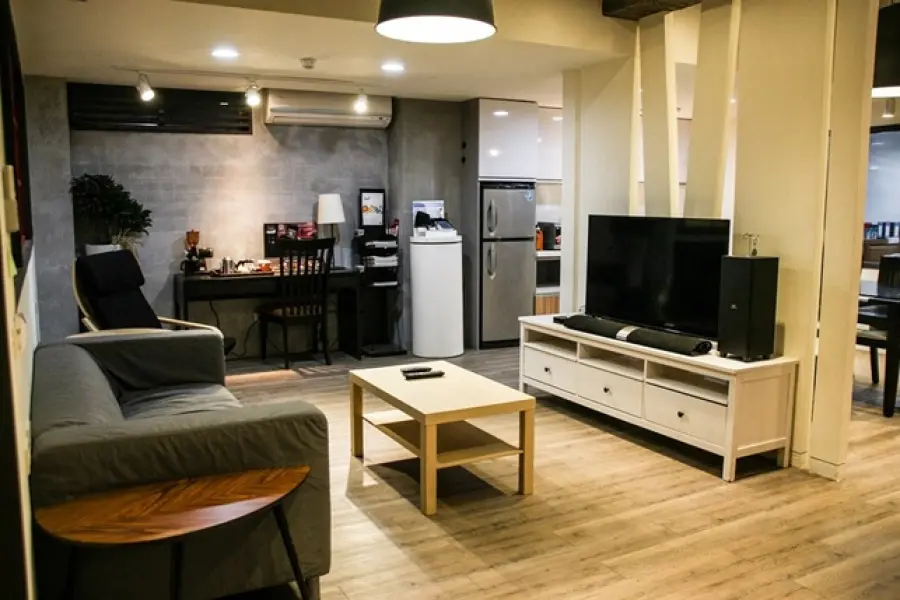 Disposizione dei mobili: una guida ai diversi layout delle sale TV