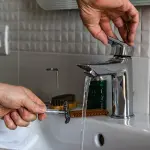 Acqua calda sanitaria in casa: le soluzioni sostenibili per produrla