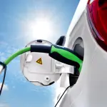 Auto ibride e elettriche: i molti volti della mobilità sostenibile