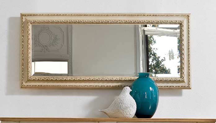 Come pulire gli specchi nel migliore dei modi