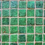 Guida completa per scegliere le piastrelle bagno: estetica, funzionalità e tendenze 2025