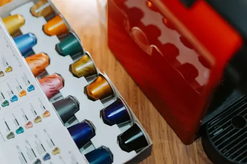 Qualità, miscela e compatibilità: cosa valutare prima di scegliere le capsule per casa