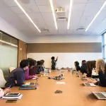 L’impatto visivo che lascia il segno: come progettare lo spazio per il tuo prossimo meeting